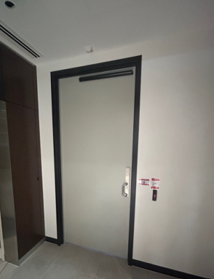 Photo showing the closed lobby auto door